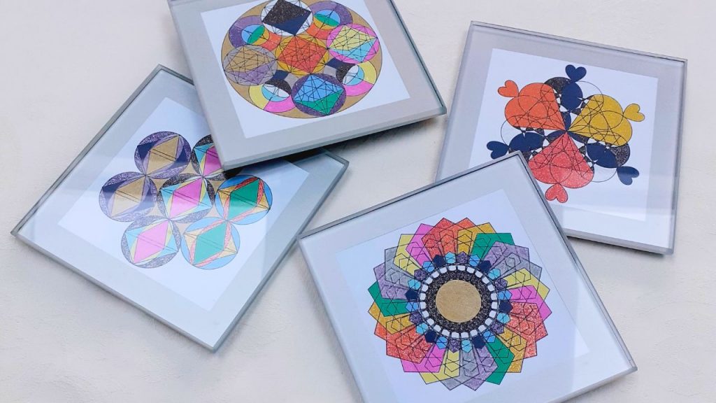 Kolorlan System coasters for creating structured water